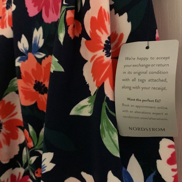 Vince Camuto Size 2 Floral Dress - NWT - Picture 3 of 4